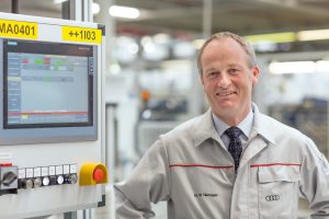 Dr. Michael Niemeyer, Leiter Fertigungsplanung Automatisierung bei der Audi AG in Neckarsulm: „Eine durchgängige Steuerungs- und Antriebstechnikplattform gemäß TIA ist der Schlüssel zur weiteren Effizienzsteigerung in der Automobilproduktion.“