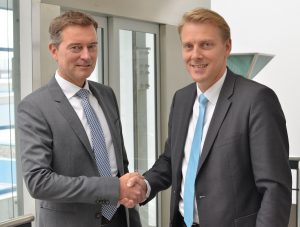 Lars Platzhoff, Geschäftsführer bei Pfannenberg mit Jan Lautenschläger, neuer Leiter Vertrieb Deutschland.