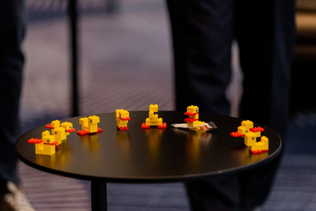  Eine Ente, neun Lösungen: Mit der Digitalisierung verhält es sich wie mit den Legosteinen - jeder geht einen individuellen Weg. 