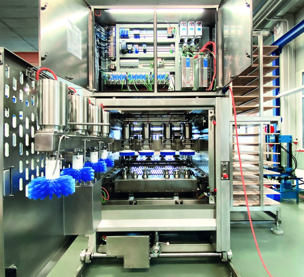  HMI, Steuerung, Safety, Servodrives und Umrichter: Alle Systemkomponenten des Käsepflegeroboters kommen aus dem Automatisierungsbaukasten von Sigmatek. 