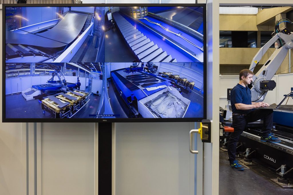  Die neue Laserblanking-Anlage verarbeitet bis zu 25 Tonnen schwere Blechcoils vollautomatisch und ist daher ein wichtiger Baustein für die Blechverarbeitung in hochautomatischen Smart Factories. 