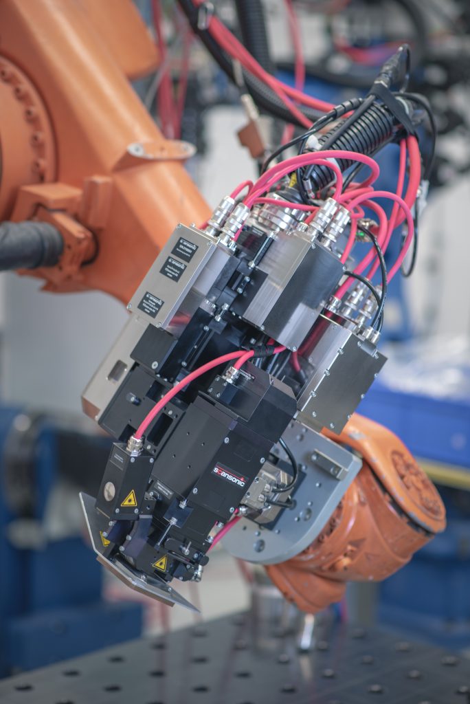  Scansonic setzt in seinen Baugruppen für die robotergestützte Laserbearbeitung auf Roboflex-Sonderleitungen von Helukabel.