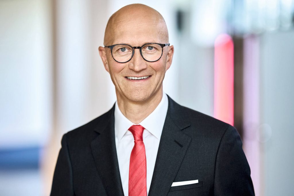 Ulrich Engenhardt ist seit 1. Juni 2023 neuer Chief Business Units Officer beim führenden Schaltschrank- und IT-Systemanbieter Rittal mit Sitz in Herborn.