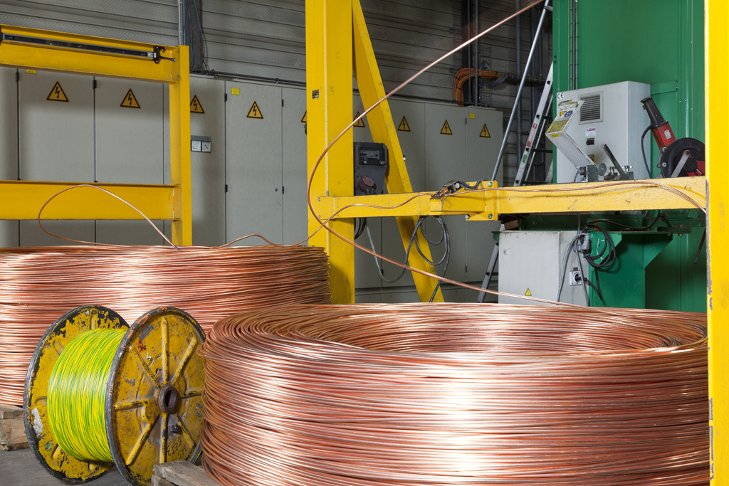  In der Câbleries Lapp werden heute auf 24.000m² Hallenfläche pro Monat bis zu 12.000km Kabel hergestellt. 