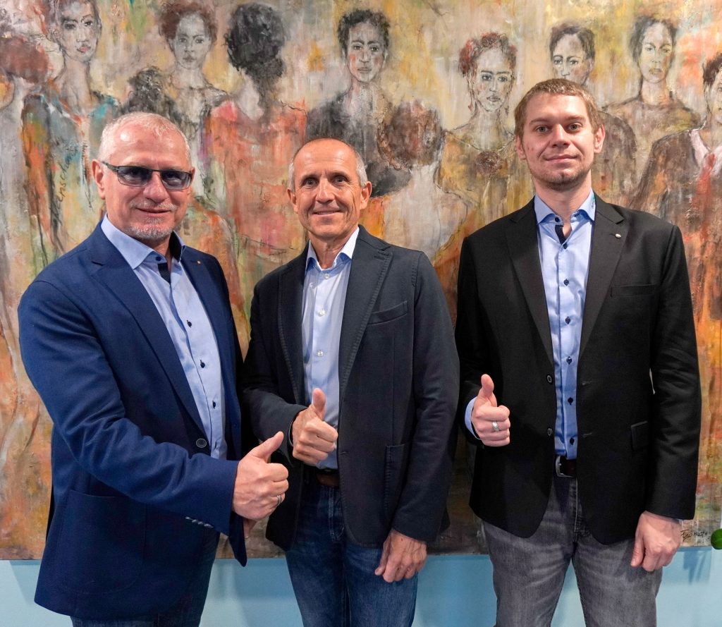 (v.l.): CEO Manfred Eberhard, Aufsichtsratsvorsitzender Oswald Berger und das neue Vorstandsmitglied CTO Julian Eberhard. 