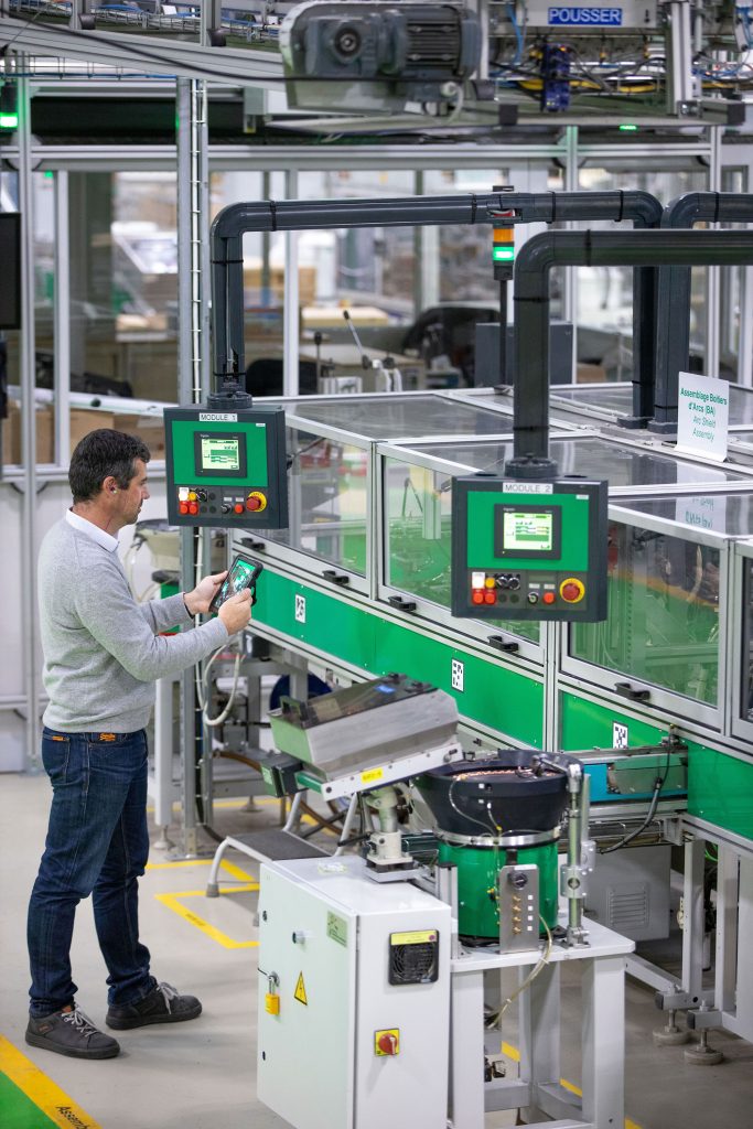 Schneider Electric plädiert für Universal Automation, um herstellerunabhängig und softwarezentriert zu automatisieren.
